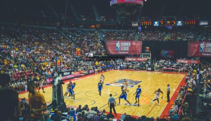 saba体育-佩林卡火速行动！自由市场开启首通电话锁定拉拉维亚，湖人重建计划再进一步